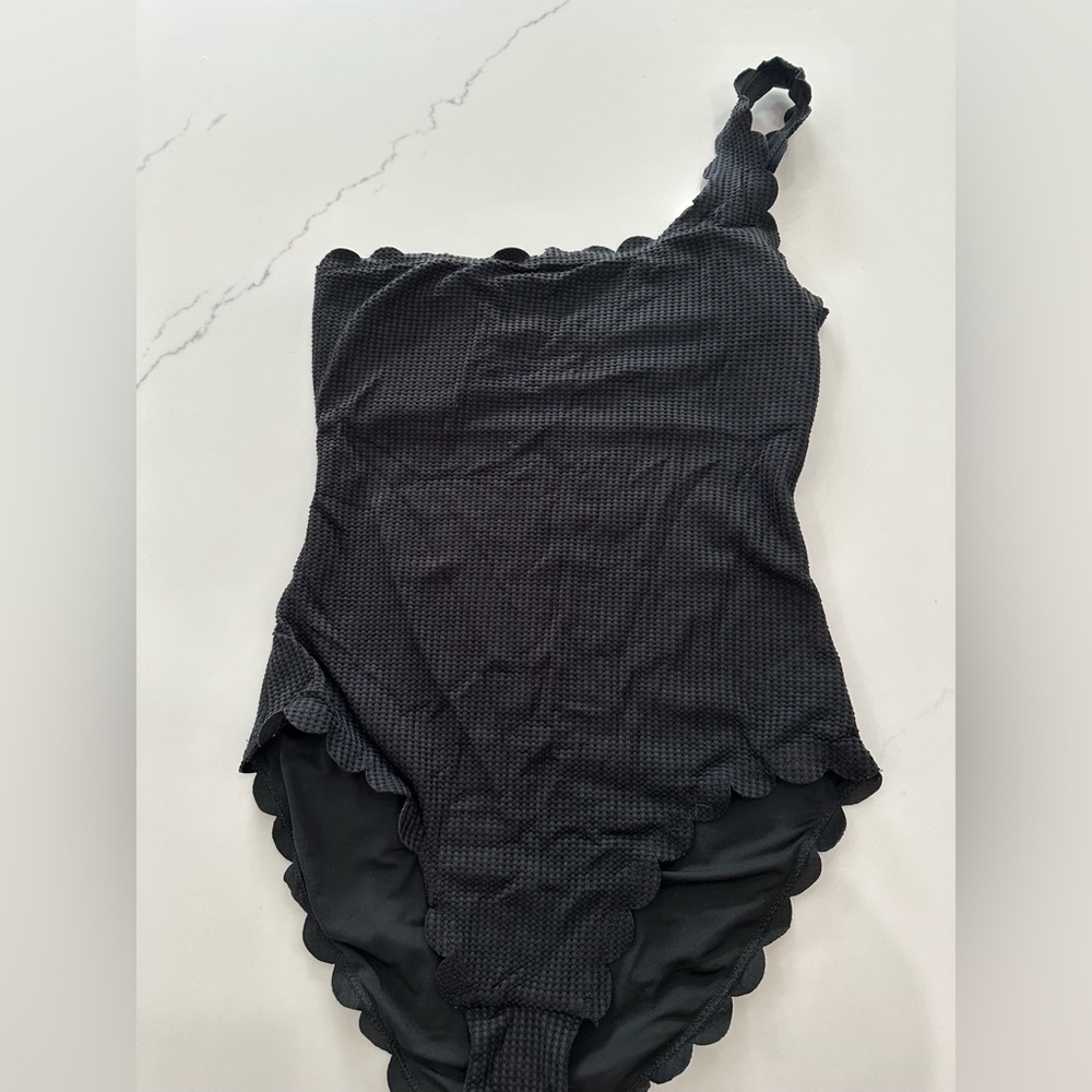 One shoulder black Aerie scalloped swimsuit! Size small